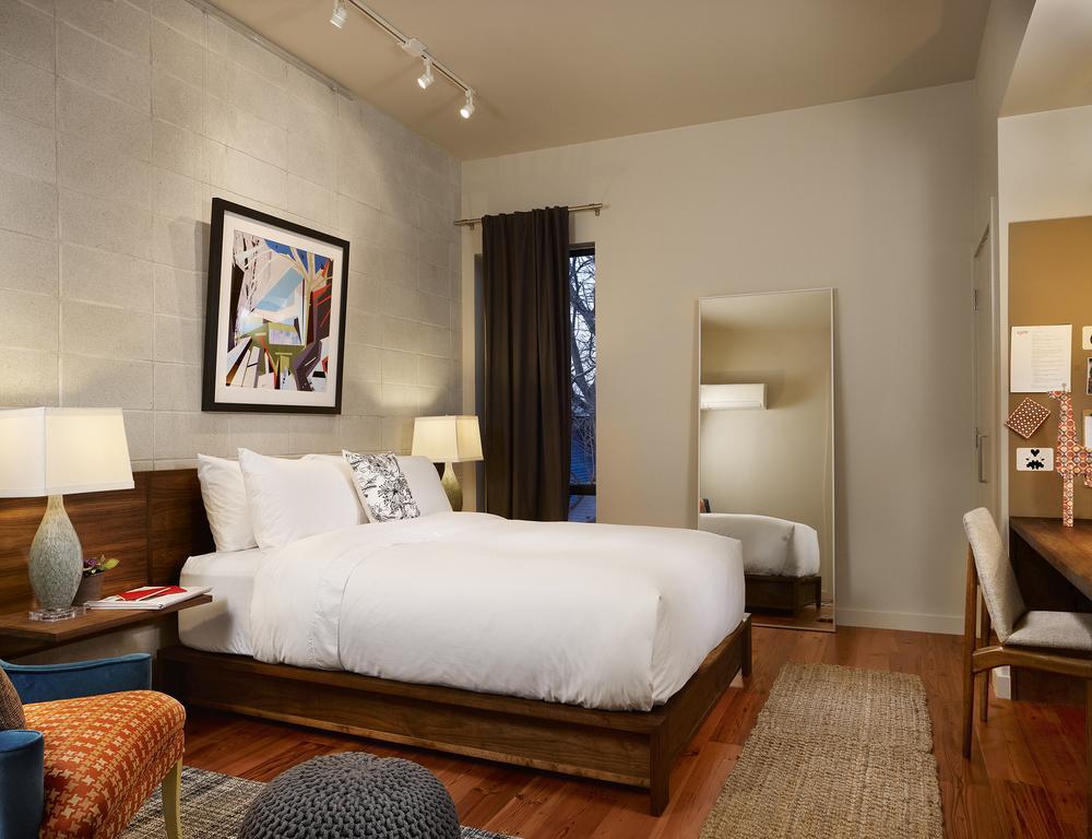 Deluxe Double Room Shower